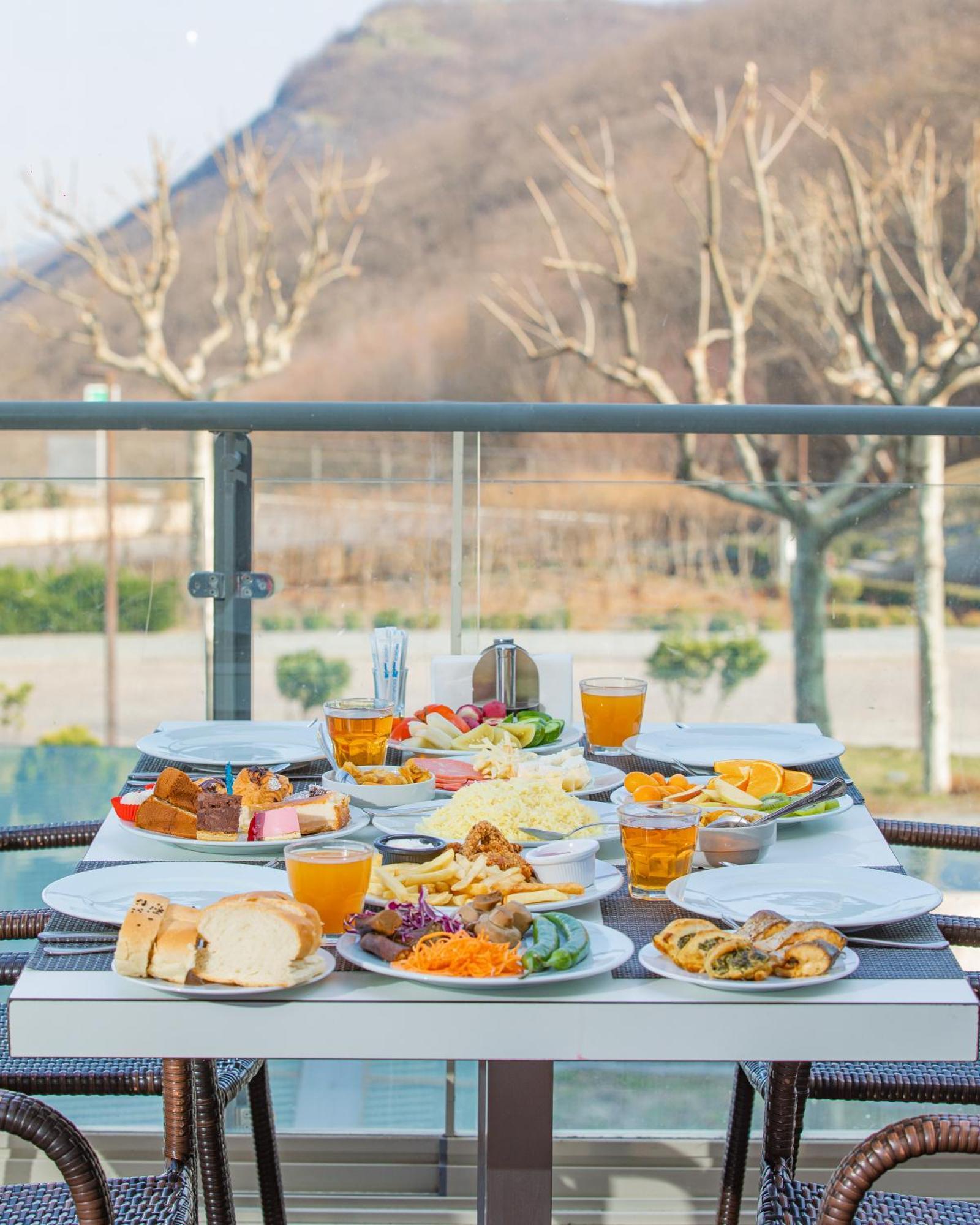 Qalaalti Hotel & Spa 加拉尔蒂 外观 照片 A typical Israeli breakfast