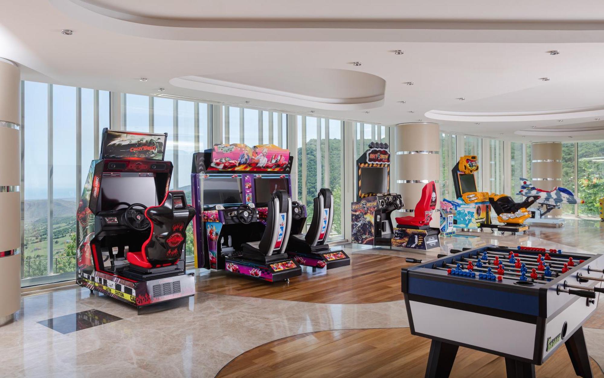 Qalaalti Hotel & Spa 加拉尔蒂 外观 照片 A typical arcade